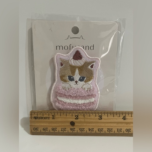 Mofusand Pink Macaron Sagara Embroidered Badge (Pin) - Picture 4 of 4
